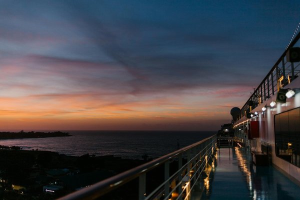 Quels sont les meilleurs endroits pour pratiquer le paddle au coucher du soleil à Hawaï ?